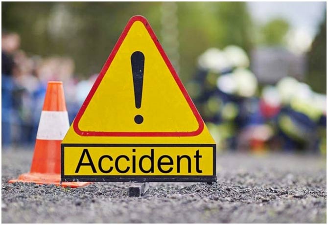 బోల్తాపడిన ఆర్టిసి సూపర్ లగ్జరీ బస్సు road accident 1